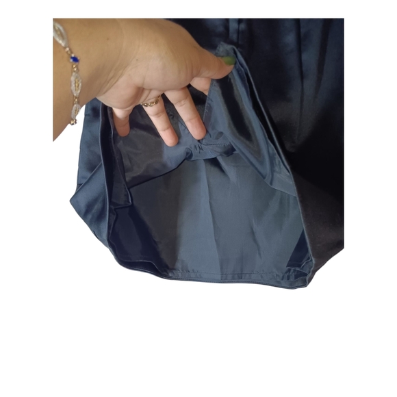 Elegant Black Skirt - Picture 5 of 6